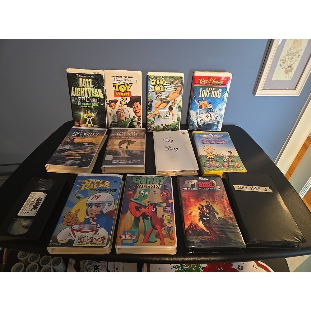 LARGE‎ LOT OF 13 WALT DISNEY ANIMATED CLASSICS VHS TAPES IN CLAM SHELL CASES